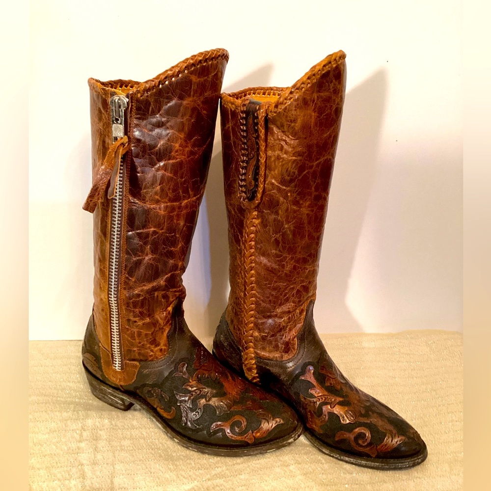 BEAUTIFUL  Old Gringo boots size 7. Very SOFT leather. Zipper sides